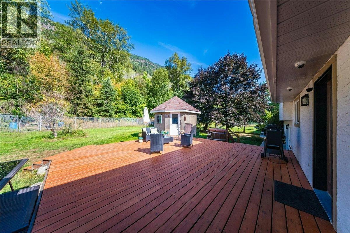 2129 Raspberry Road, Castlegar, BC, V1N 4T6 - 10