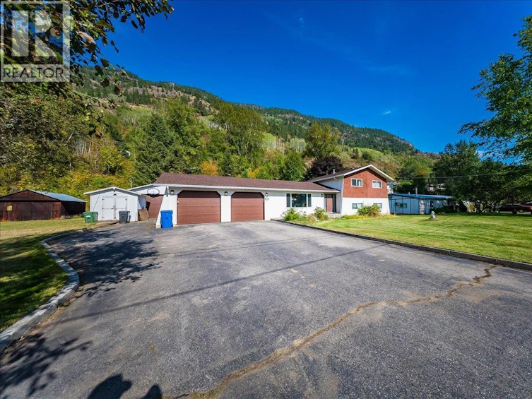 2129 Raspberry Road, Castlegar, BC, V1N 4T6 - 4