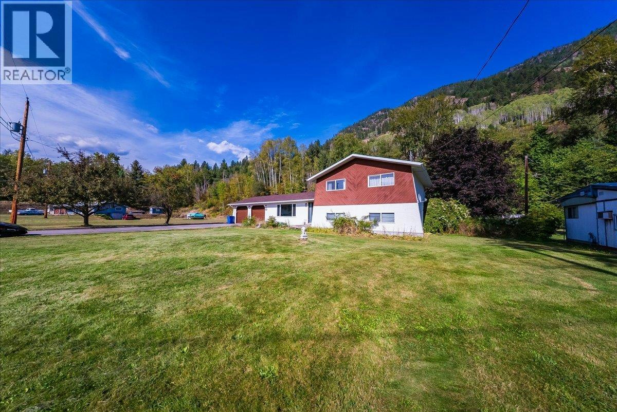 2129 Raspberry Road, Castlegar, BC, V1N 4T6 - 49