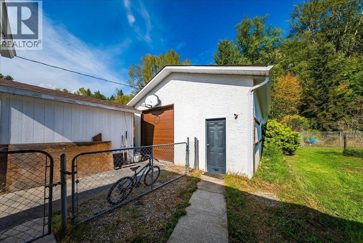 2129 Raspberry Road, Castlegar, BC, V1N 4T6 - 6