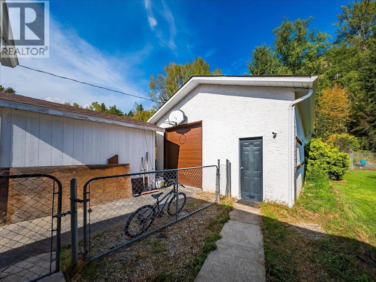 2129 Raspberry Road, Castlegar, BC, V1N 4T6 - 6