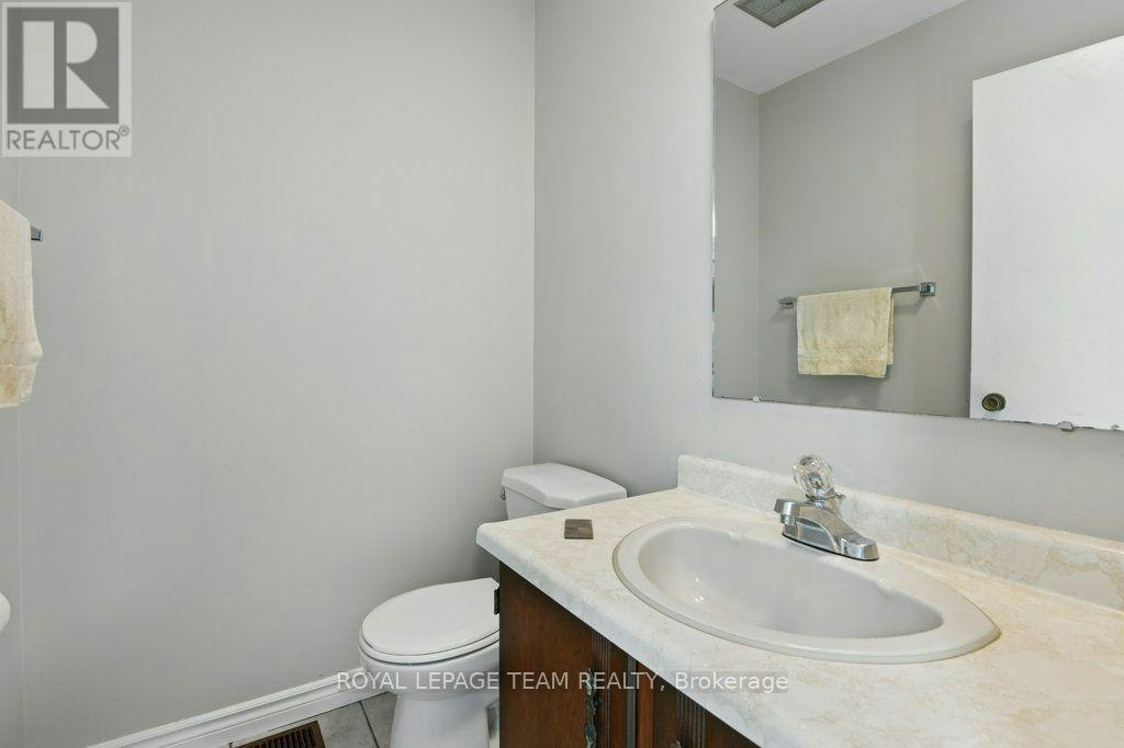 11 Elvaston Avenue, Ottawa, ON, K2G 3T2 - 15