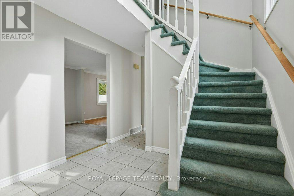 11 Elvaston Avenue, Ottawa, ON, K2G 3T2 - 5