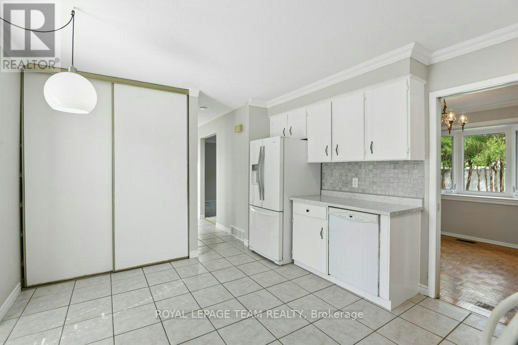 11 Elvaston Avenue, Ottawa, ON, K2G 3T2 - 13