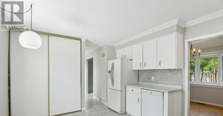 11 Elvaston Avenue, Ottawa, ON, K2G 3T2 - 13