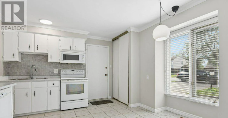 11 Elvaston Avenue, Ottawa, ON, K2G 3T2 - 14
