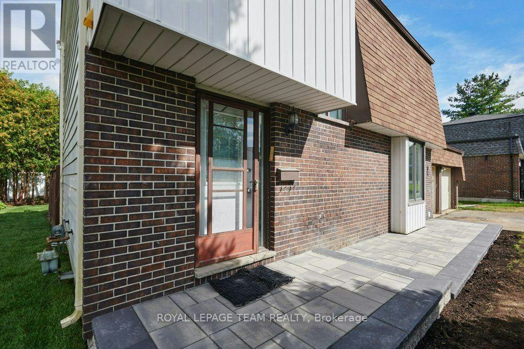 11 Elvaston Avenue, Ottawa, ON, K2G 3T2 - 3