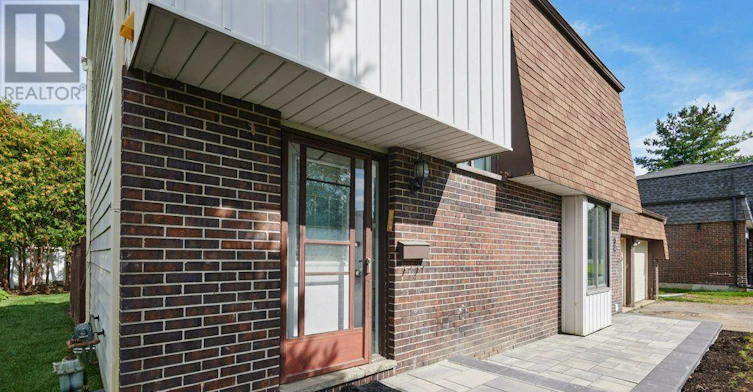 11 Elvaston Avenue, Ottawa, ON, K2G 3T2 - 3