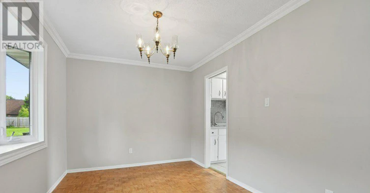 11 Elvaston Avenue, Ottawa, ON, K2G 3T2 - 11