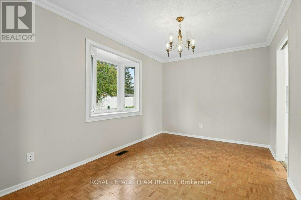 11 Elvaston Avenue, Ottawa, ON, K2G 3T2 - 10