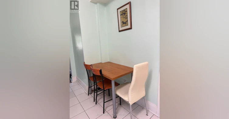 116 Pemberton Avenue, Toronto, ON, M2M 1Y5 - 8