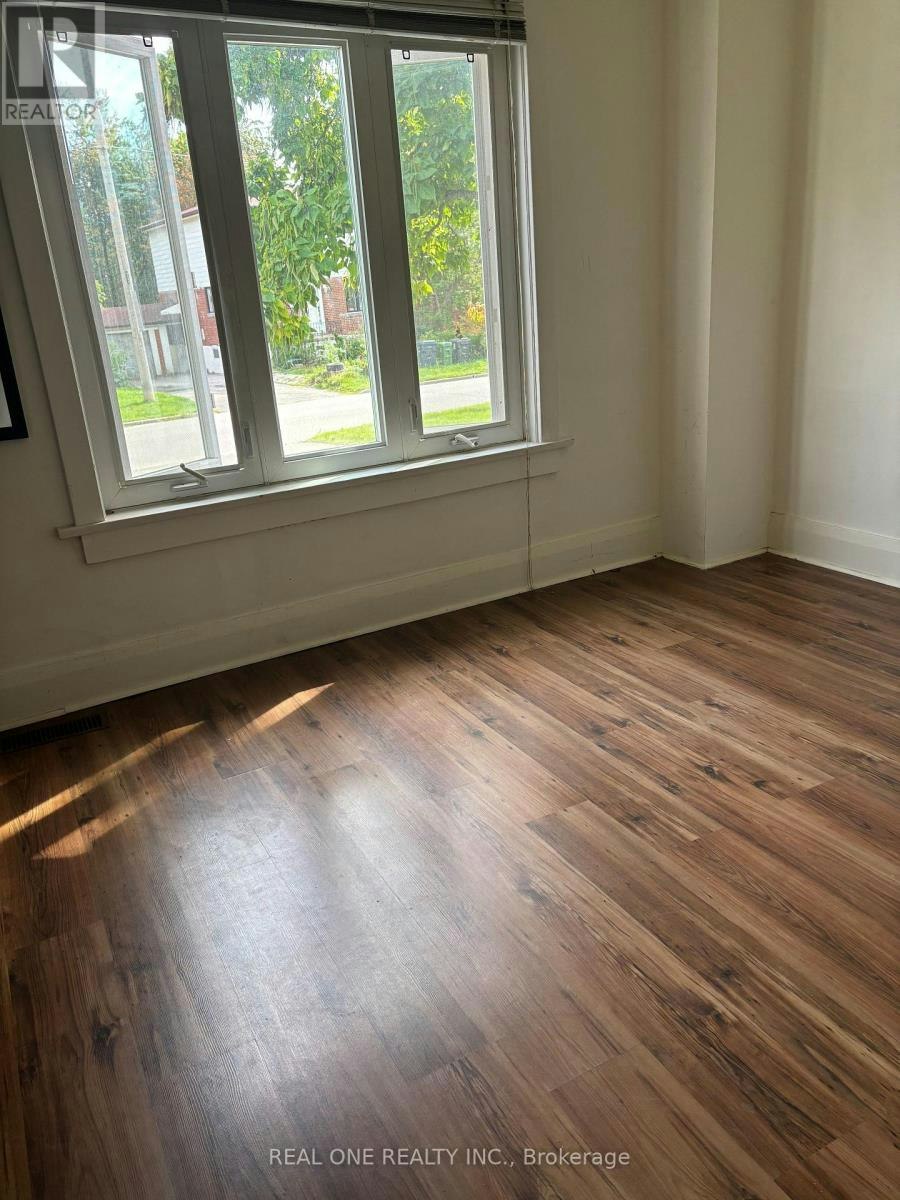 116 Pemberton Avenue, Toronto, ON, M2M 1Y5 - 20