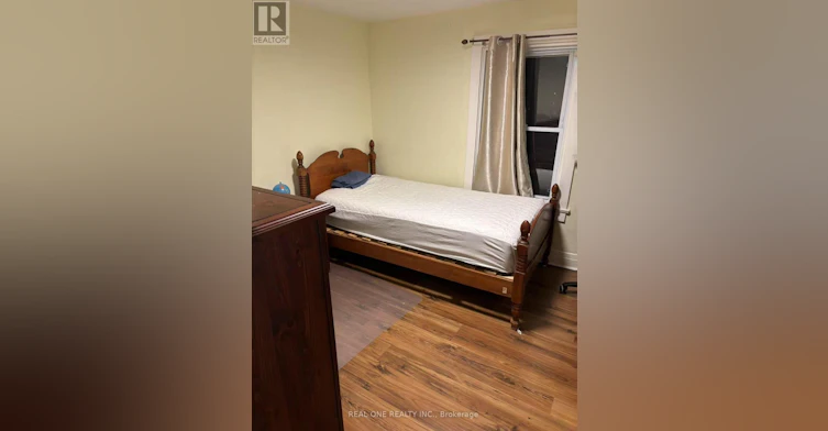 116 Pemberton Avenue, Toronto, ON, M2M 1Y5 - 16