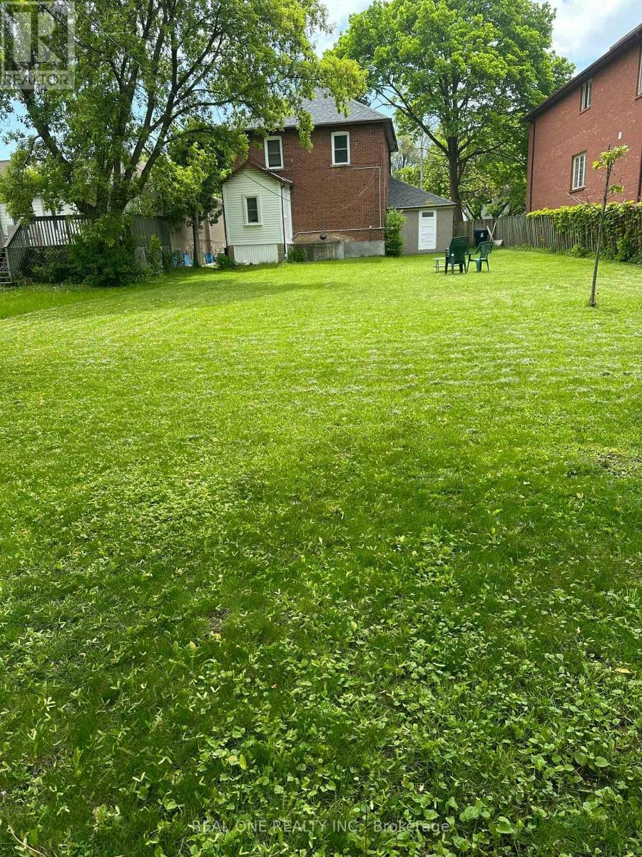 116 Pemberton Avenue, Toronto, ON, M2M 1Y5 - 22