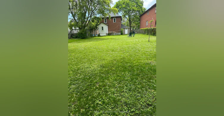 116 Pemberton Avenue, Toronto, ON, M2M 1Y5 - 22