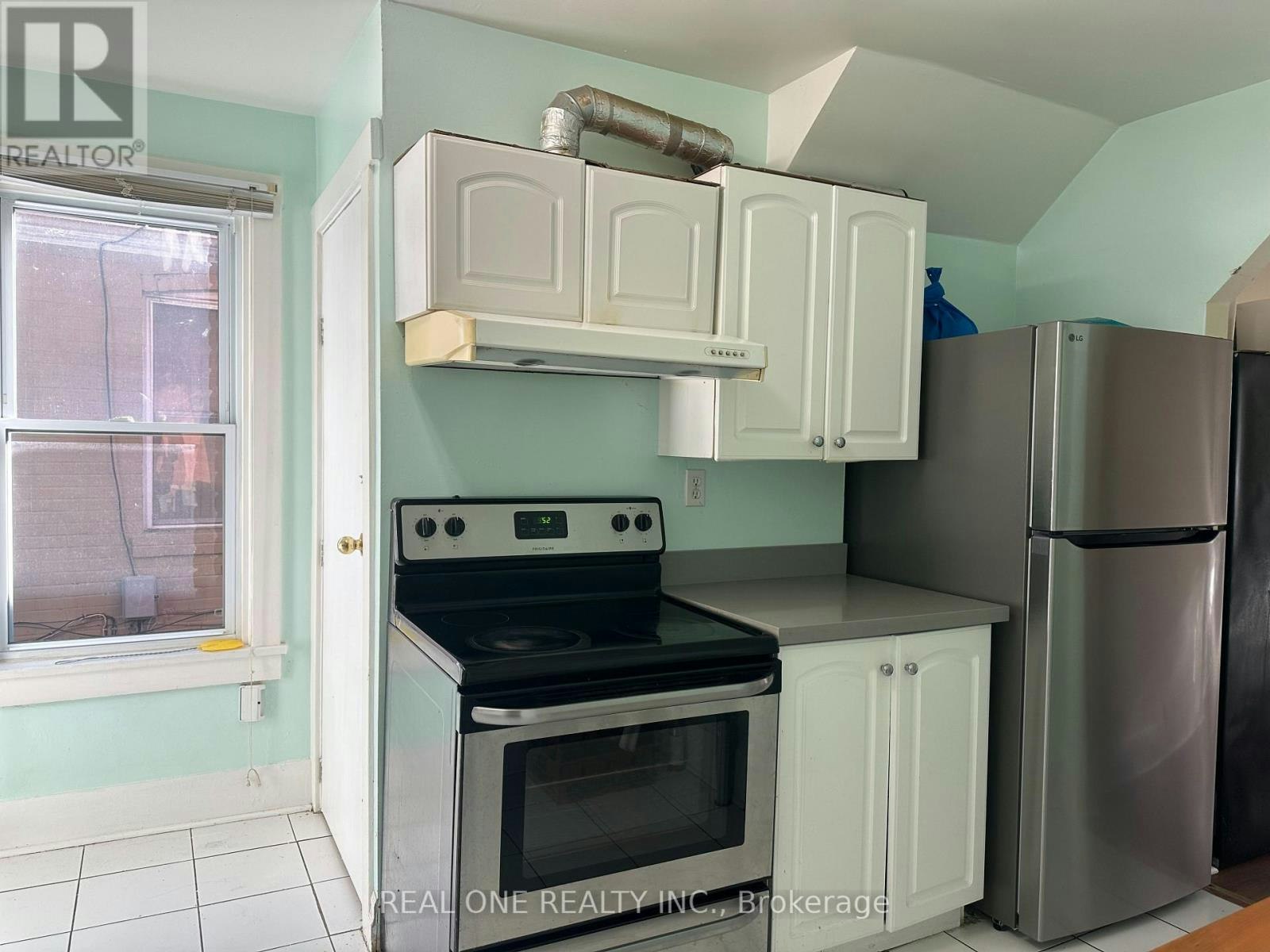 116 Pemberton Avenue, Toronto, ON, M2M 1Y5 - 3