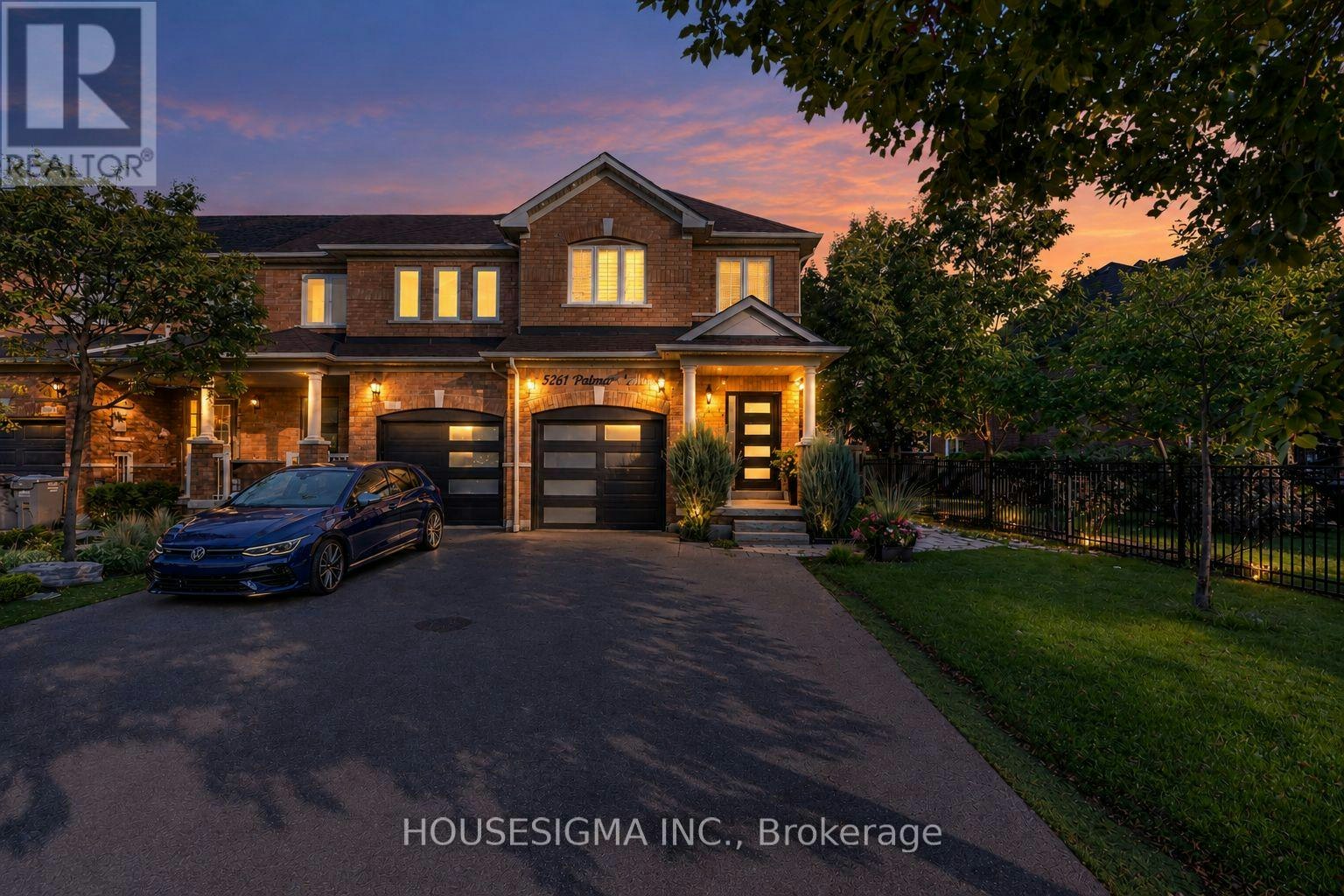 5261 Palmetto Place, Mississauga, ON, L5M 0C8