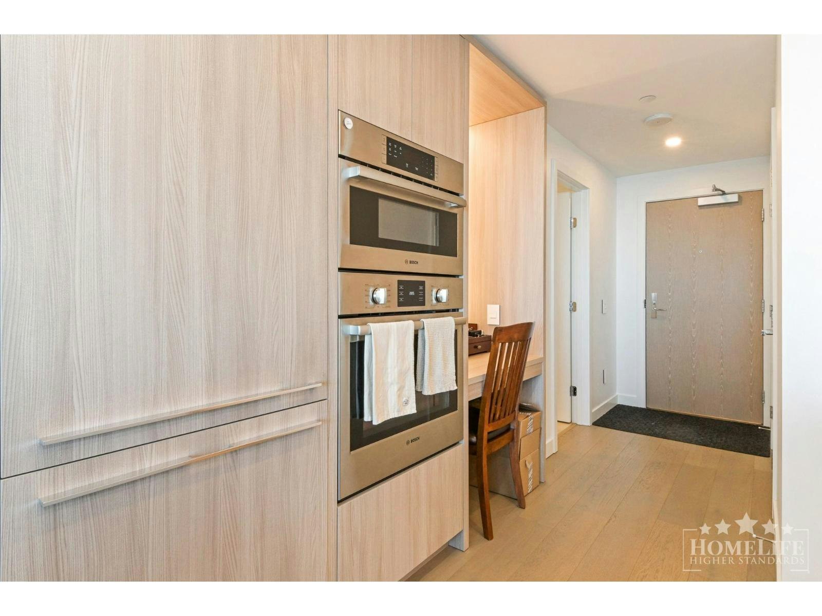 1301-15165 Thrift Avenue, Surrey, BC, V4B 3Z4 - 8