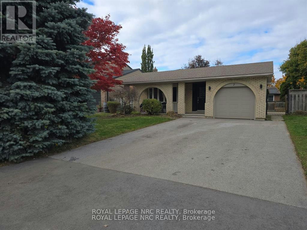 7 Blue Spruce Court, St. Catharines, ON, L2N 4E6