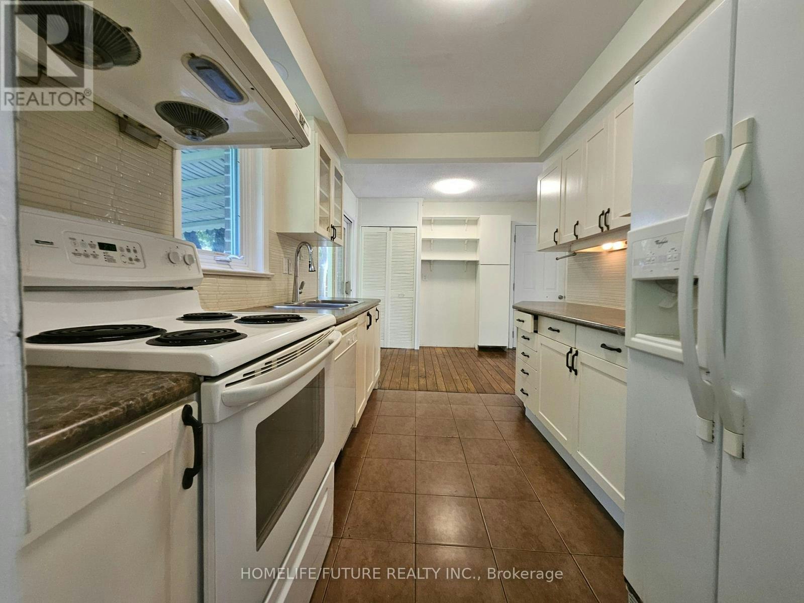 27 Ringwood Crescent, Toronto, ON, M2J 1C8 - 3