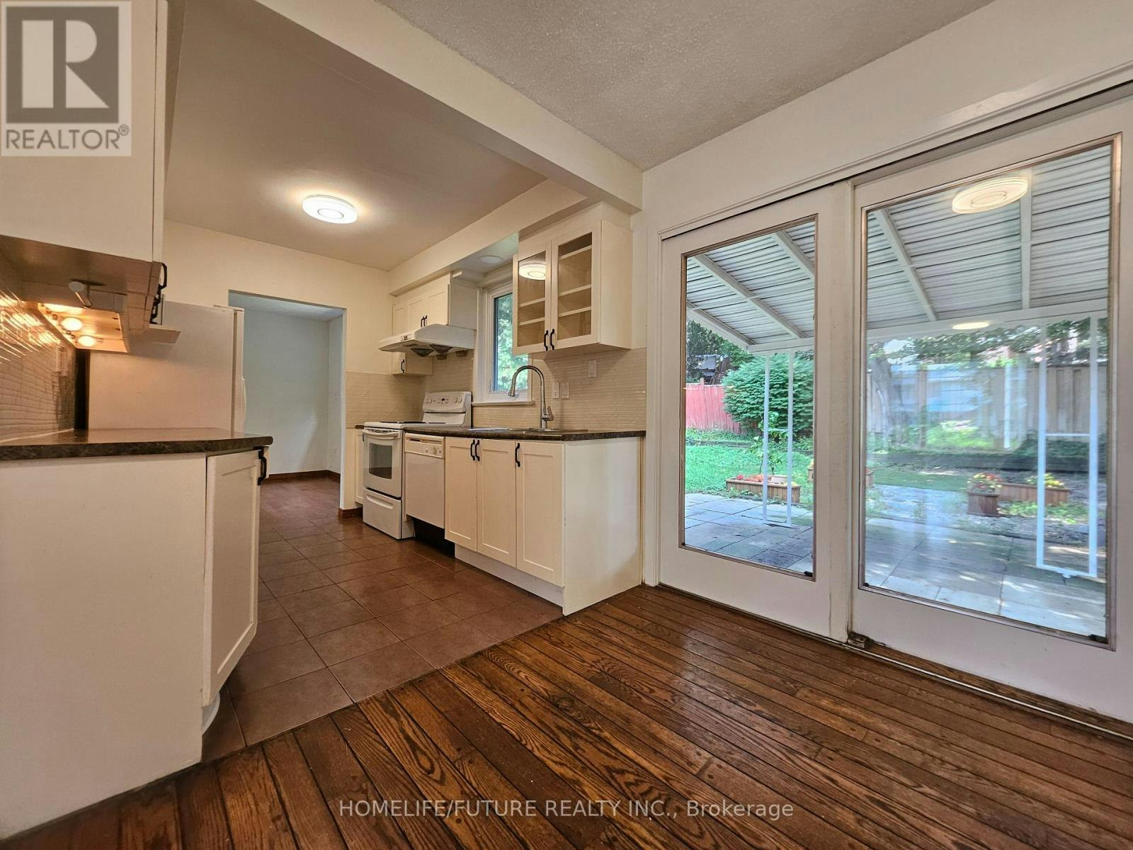 27 Ringwood Crescent, Toronto, ON, M2J 1C8 - 4