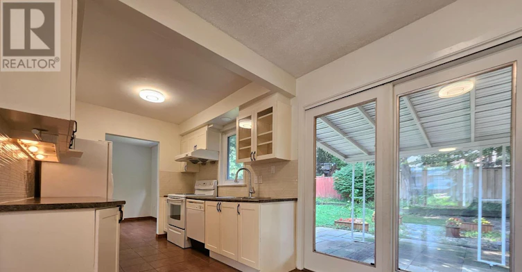 27 Ringwood Crescent, Toronto, ON, M2J 1C8 - 4