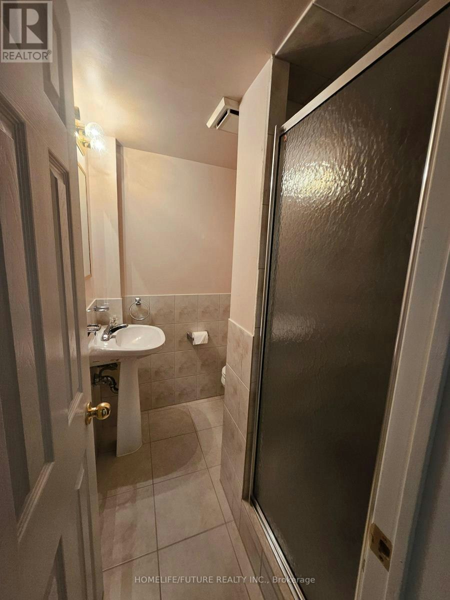 27 Ringwood Crescent, Toronto, ON, M2J 1C8 - 27