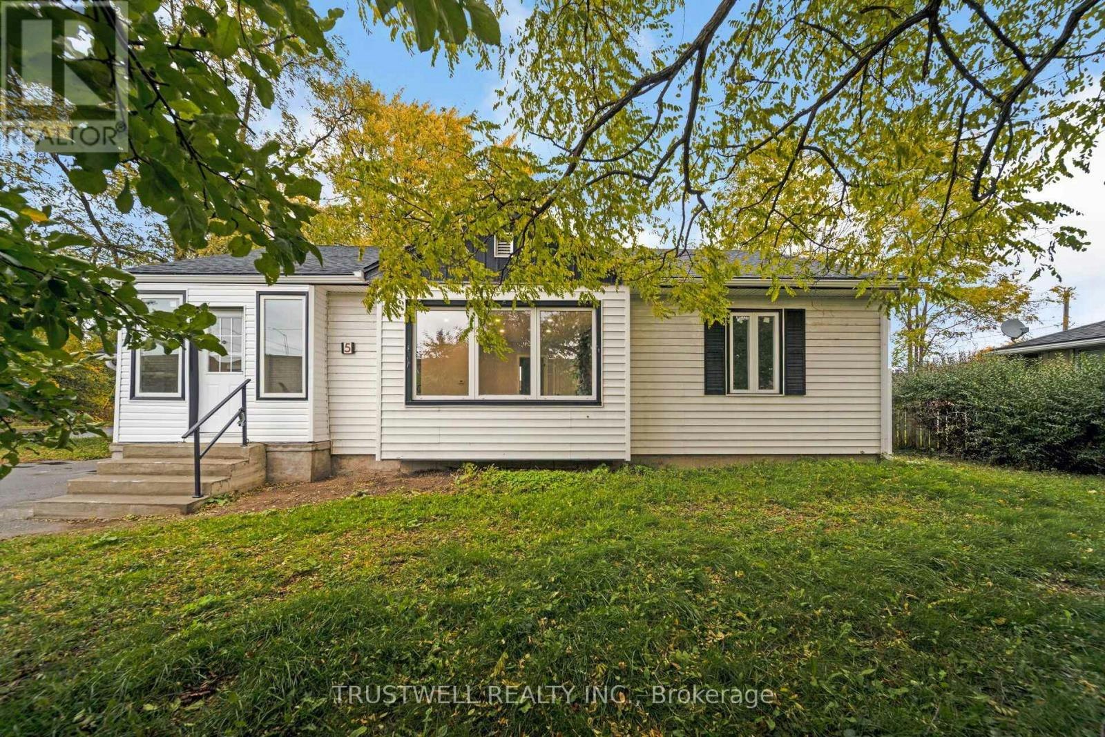 5 Meadowvale Drive, St. Catharines, ON, L2N 3Z6