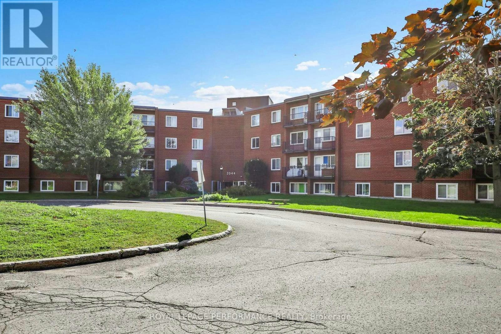 208C-2044 Arrowsmith Drive, Ottawa, ON, K1J 7V8