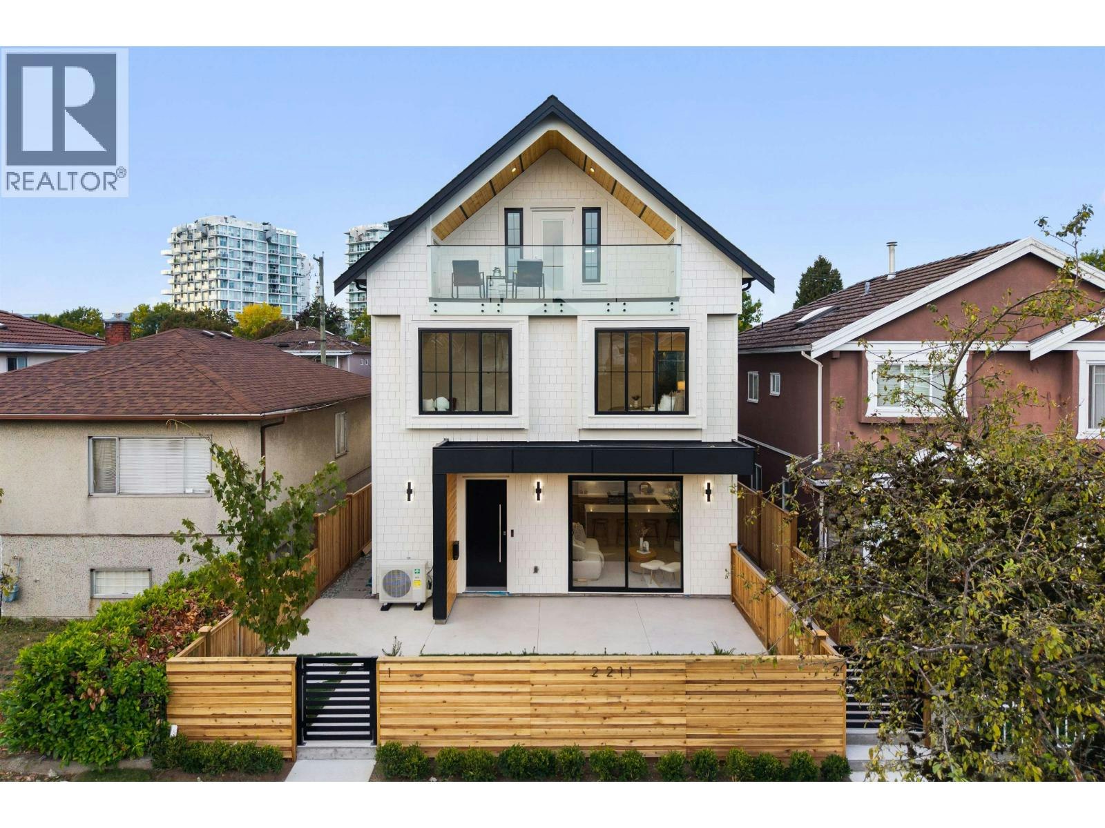 2-2211 Mannering Avenue, Vancouver, BC, V5N 3C5