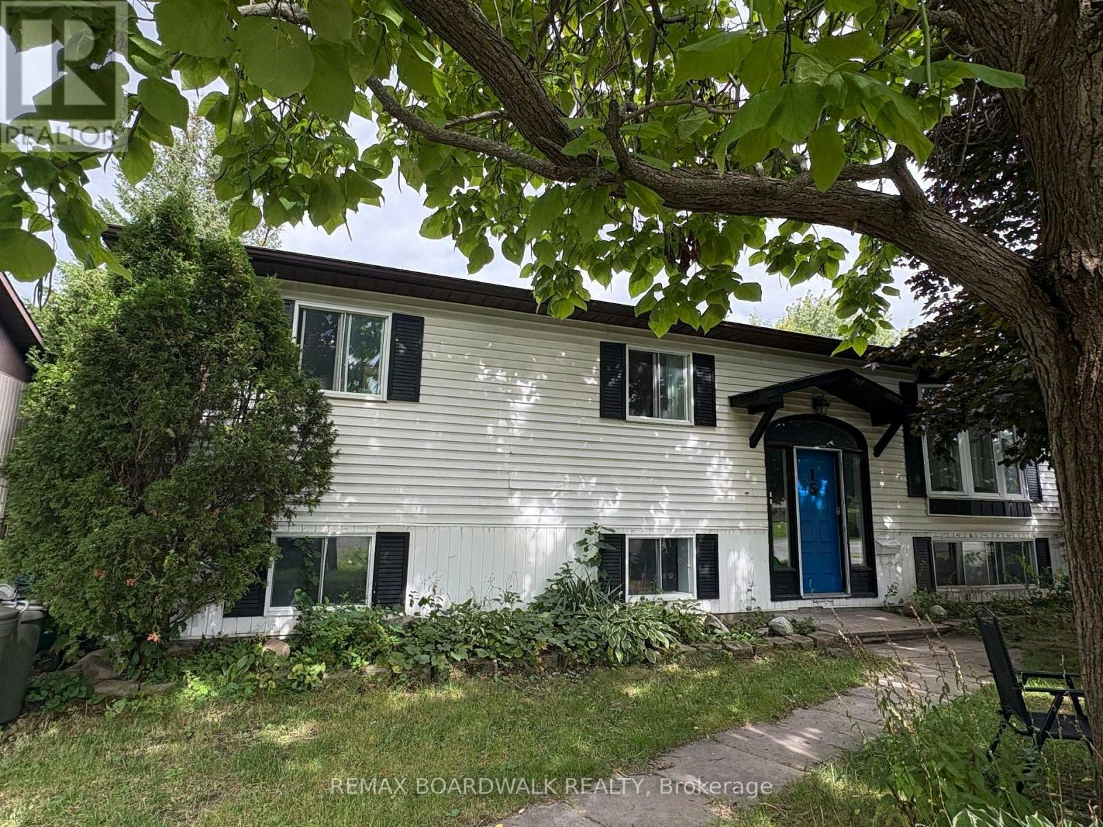 15B Dowdall Crescent, Ottawa, ON, K2S 1T9