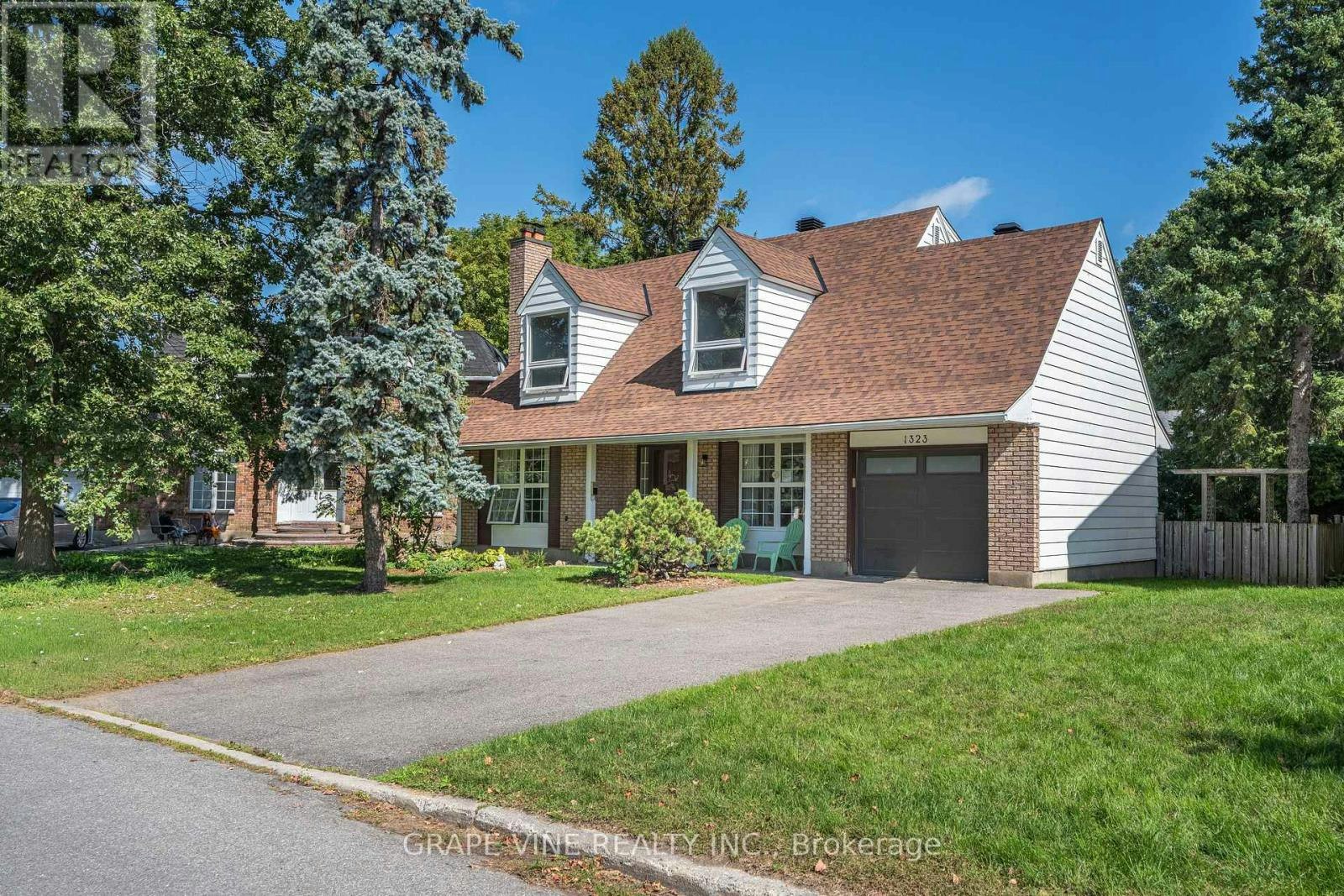 1323 Fernwood Drive, Ottawa, ON, K1V 7J8