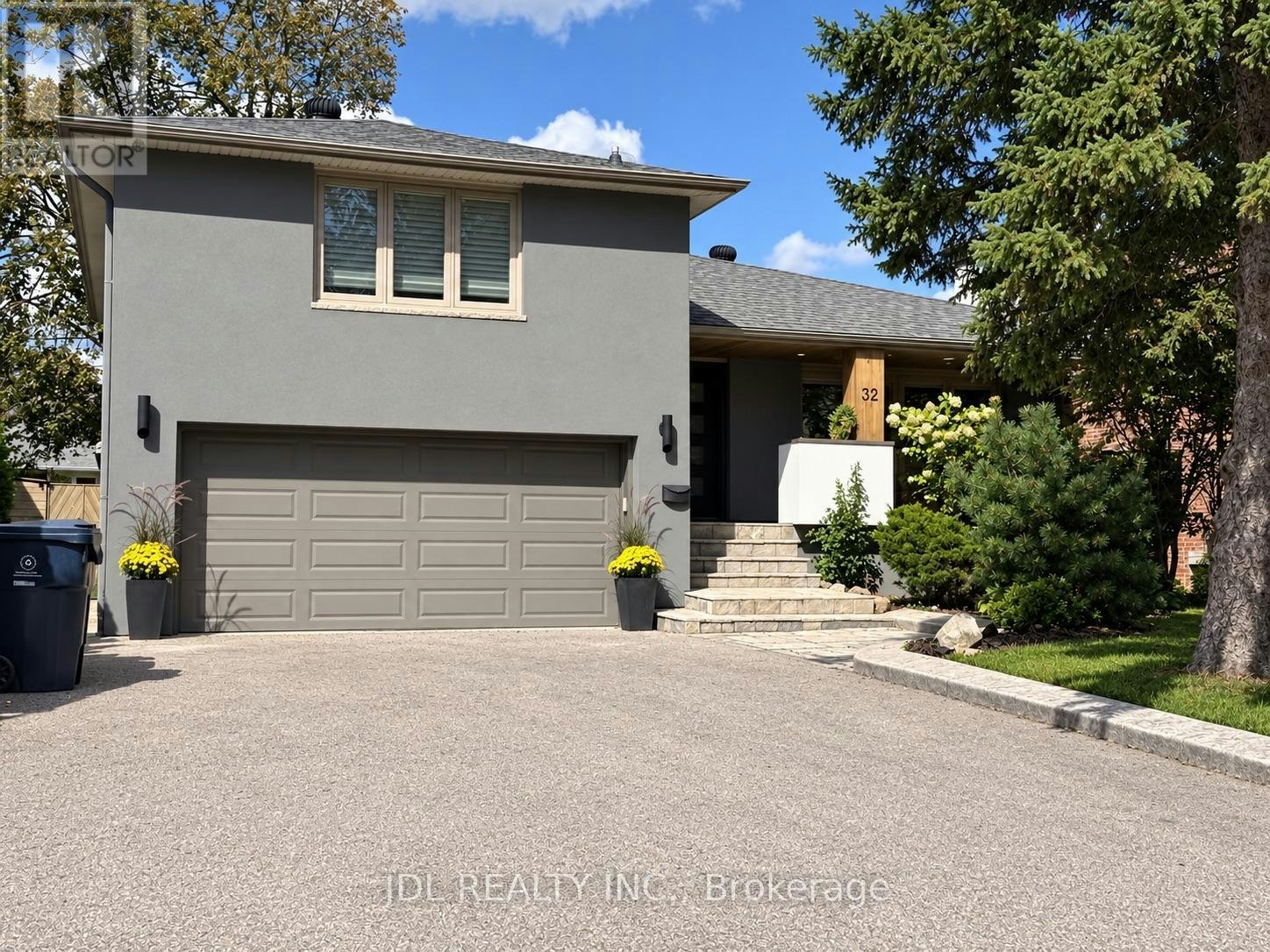 32 Ashmount Crescent, Toronto, ON, M9R 1C7