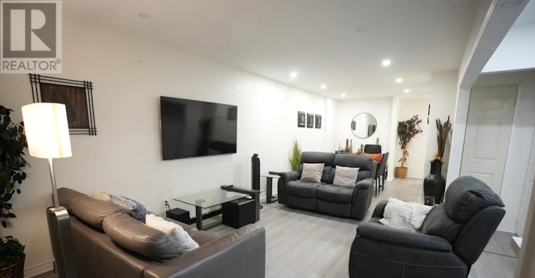MAIN-117 Cordella Avenue, Toronto, ON, M6N 2K1 - 2
