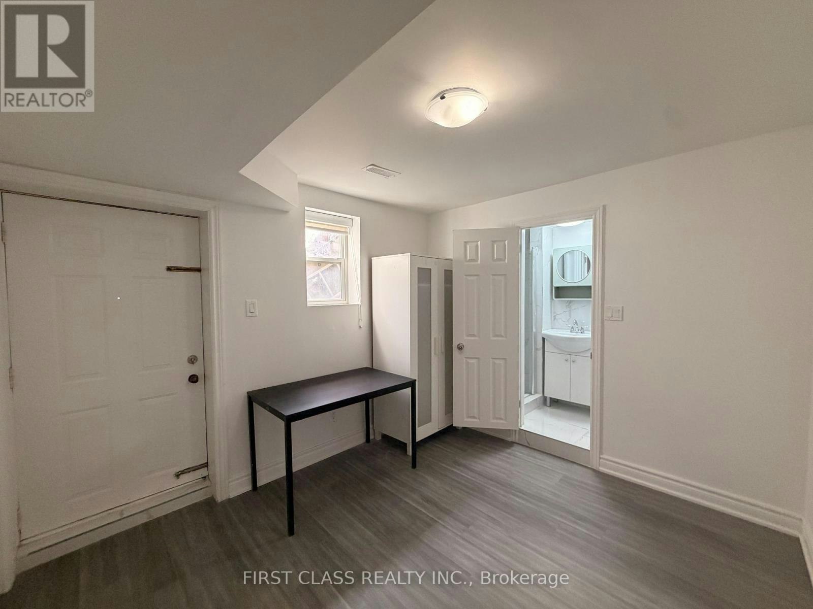 LOWER-55 Huron Street, Toronto, ON, M5T 2A6 - 6