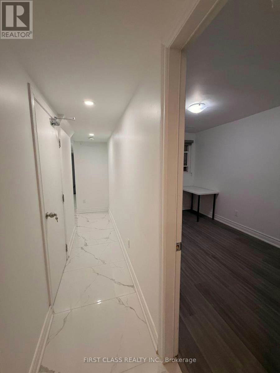 LOWER-55 Huron Street, Toronto, ON, M5T 2A6 - 17
