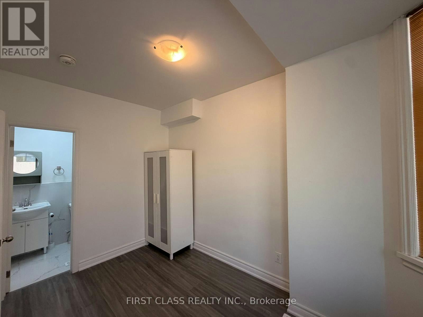 LOWER-55 Huron Street, Toronto, ON, M5T 2A6 - 13
