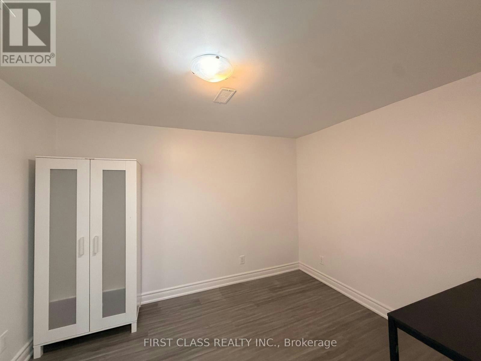 LOWER-55 Huron Street, Toronto, ON, M5T 2A6 - 8