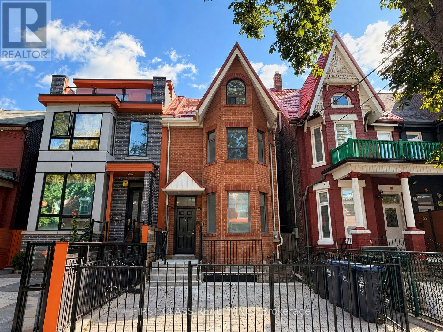 LOWER-55 Huron Street, Toronto, ON, M5T 2A6 - 21