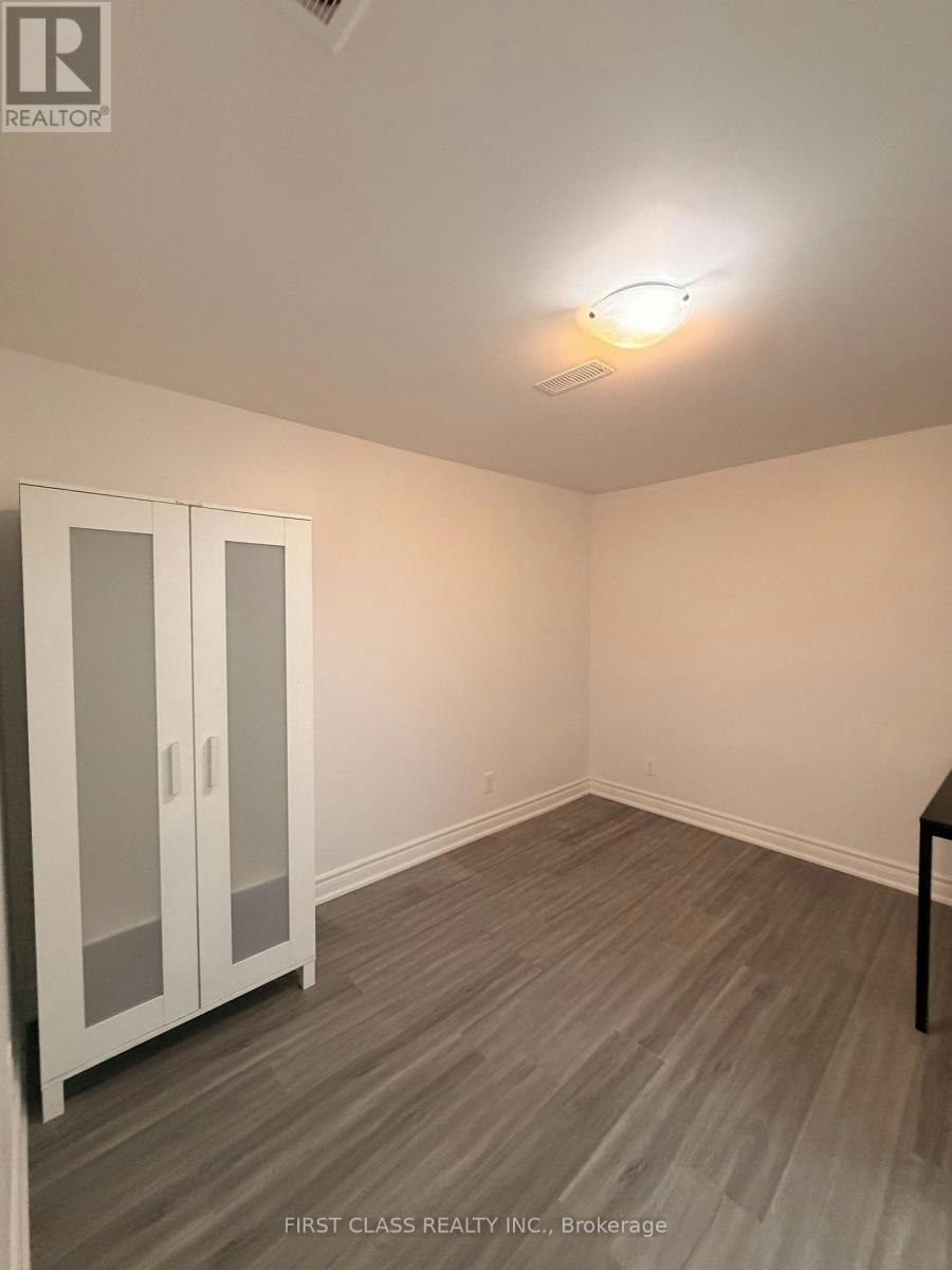 LOWER-55 Huron Street, Toronto, ON, M5T 2A6 - 12