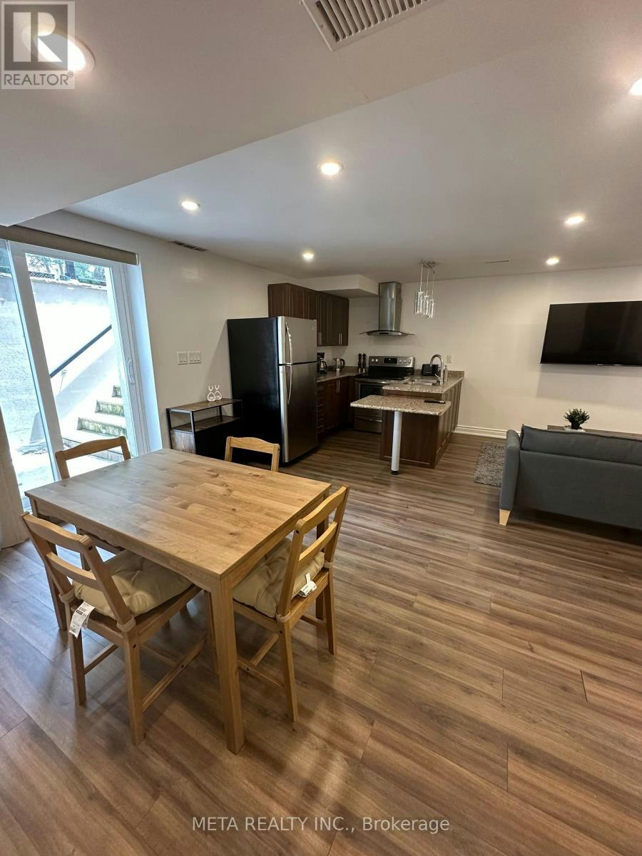 7 Lakewoods Street, Richmond Hill, ON, L4E 0B5 - 4