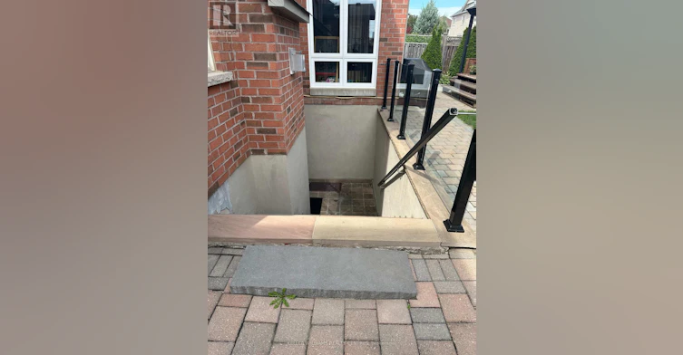 7 Lakewoods Street, Richmond Hill, ON, L4E 0B5 - 3