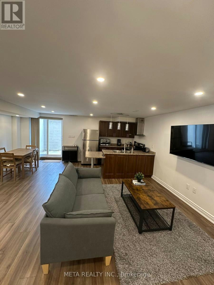 7 Lakewoods Street, Richmond Hill, ON, L4E 0B5 - 5