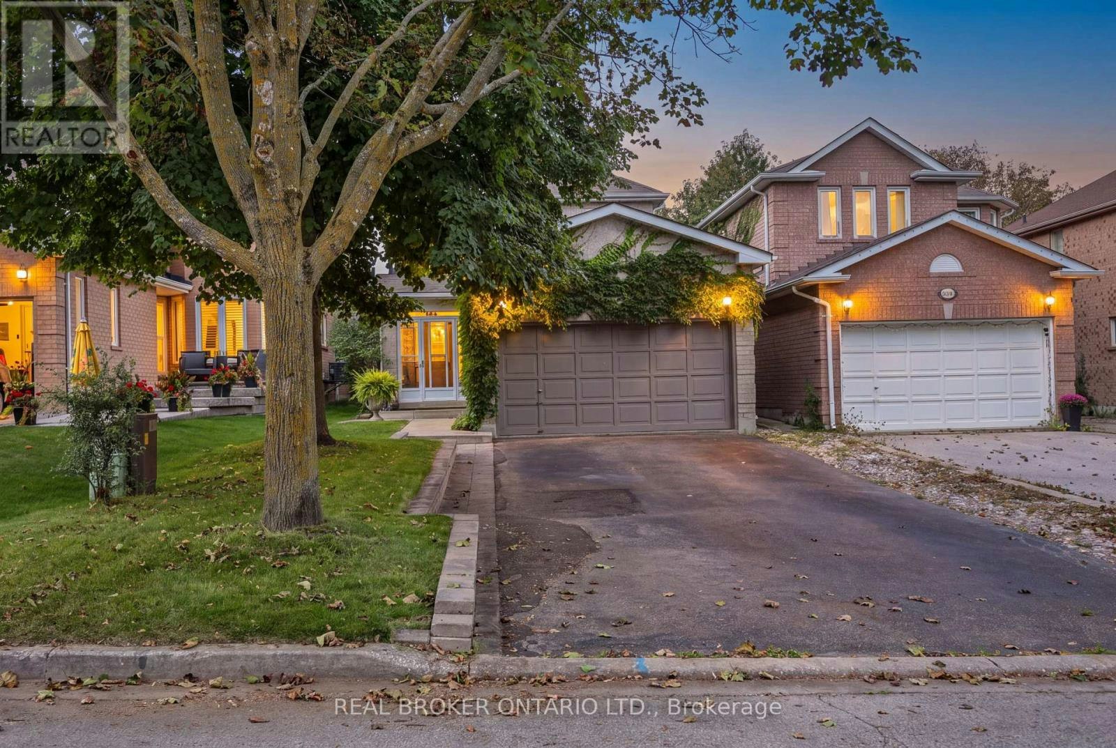 408 Flanagan Court, Newmarket, ON, L3X 2E9