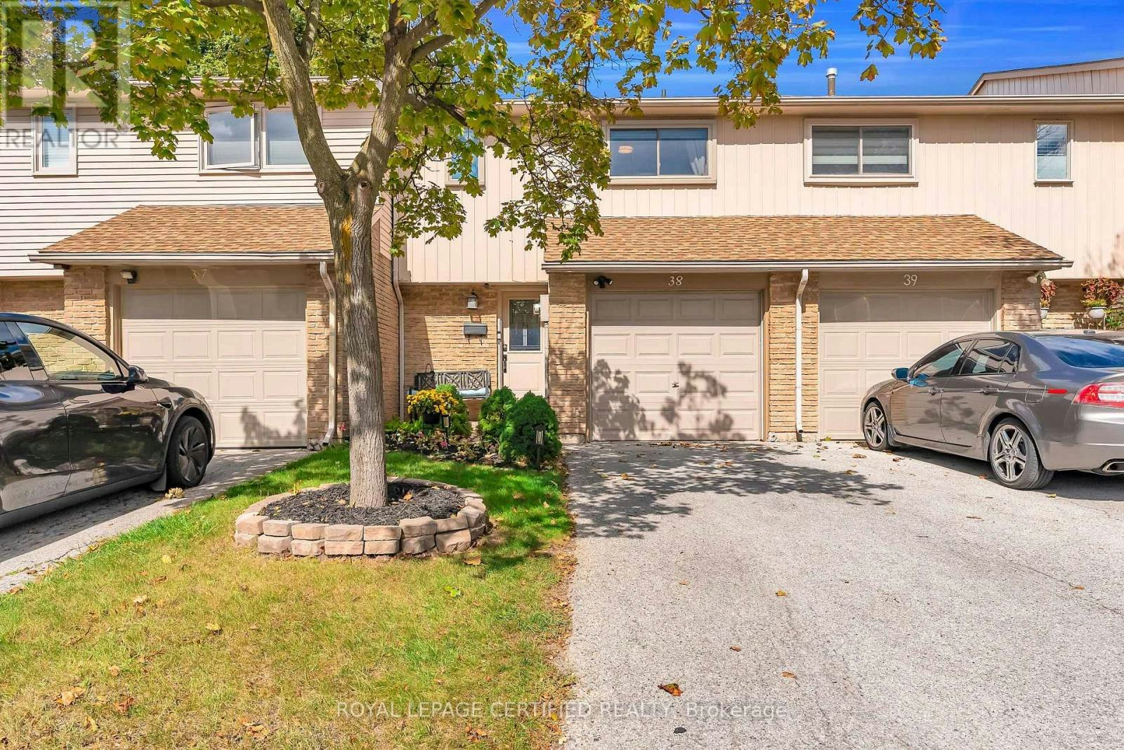 38-1532 Lancaster Drive, Oakville, ON, L6H 2Z3