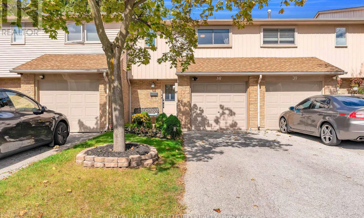 38-1532 Lancaster Drive
