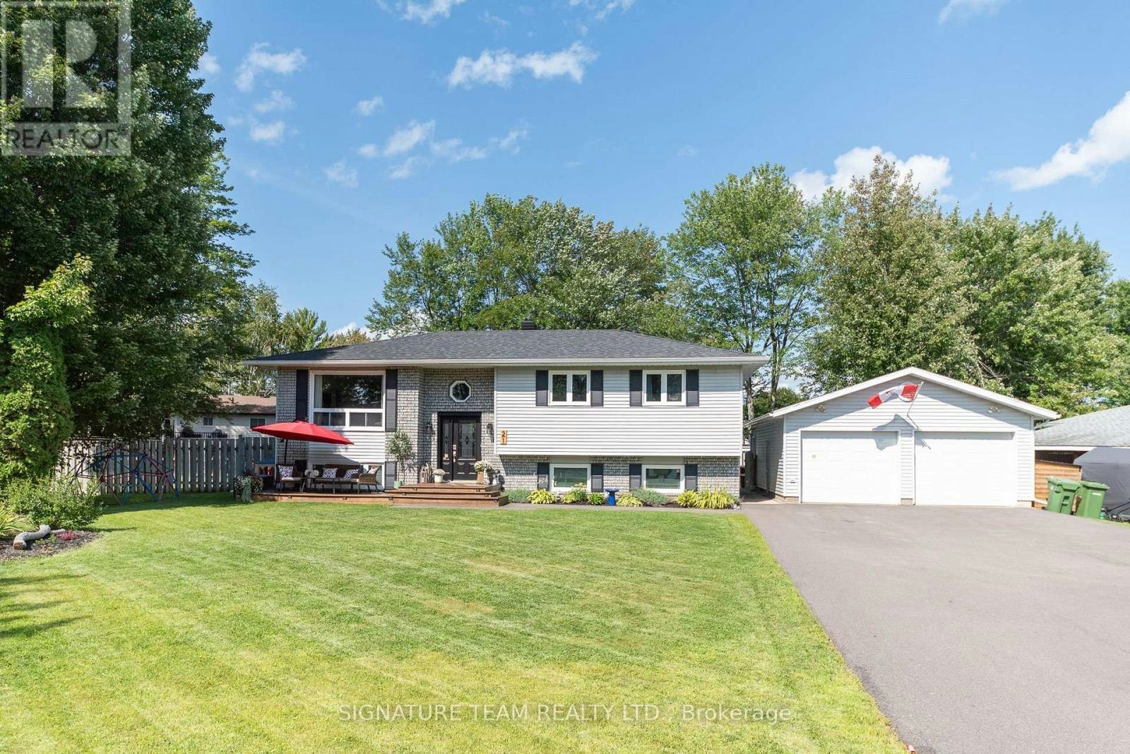 21 Lisa Crescent, Petawawa, ON, K8H 2Z8