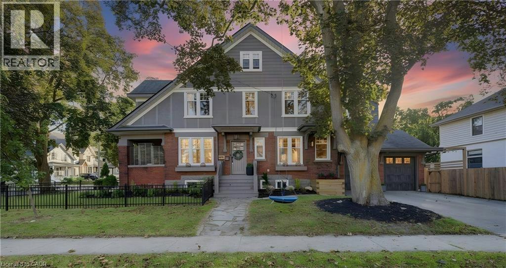 64 William Street W, Waterloo, ON, N2L 1J7