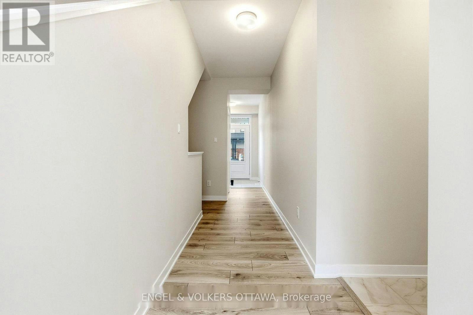 418 Les Emmerson Drive, Ottawa, ON, K2J 4J4 - 3