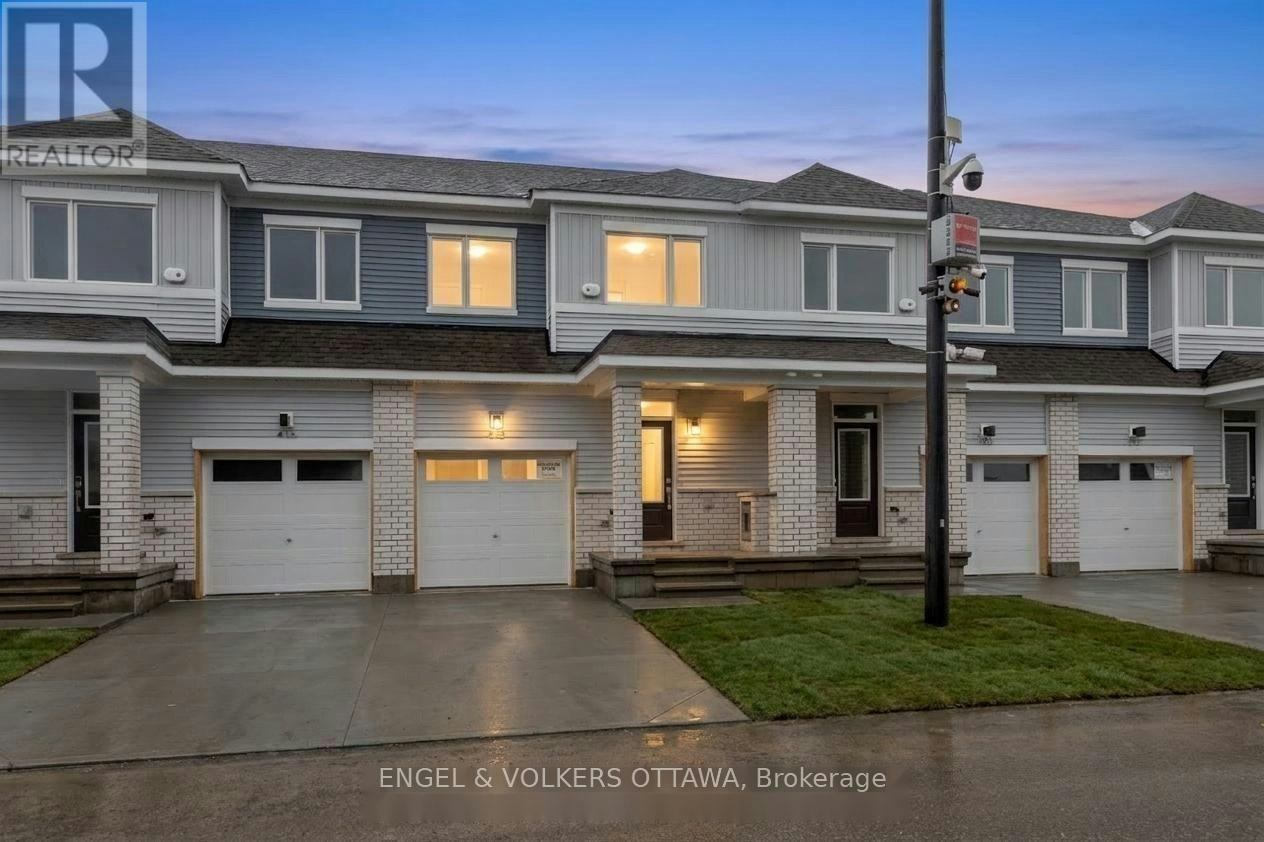 418 Les Emmerson Drive, Ottawa, ON, K2J 4J4